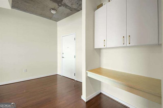 361 17th St Unit 910, Atlanta, GA 30363 - mudroom with dark wood-style flooring and built in desk