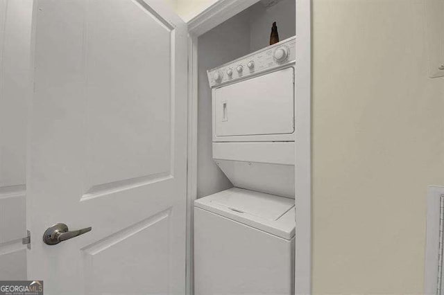 361 17th St Unit 910, Atlanta, GA 30363 - laundry area with stacked washer / drying machine