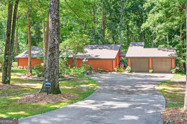 686 Hillwood Ct, Dacula, GA 30019 - mid-century home with a garage and driveway