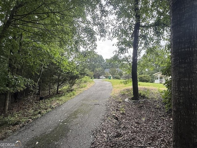 600 Ivory Dr, Baldwin, GA 30511 - view of asphalt driveway