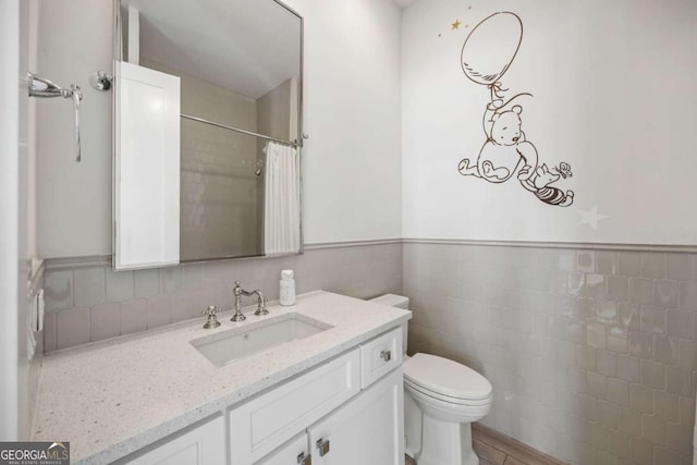 11277 Serenbe Ln, Chattahoochee Hills, GA 30268 - full bathroom featuring vanity, tile walls, a shower with curtain, and a wainscoted wall