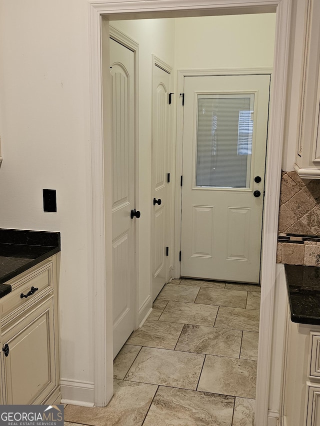303 Norfolk Cir, Warner Robins, GA 31088 - entryway featuring baseboards