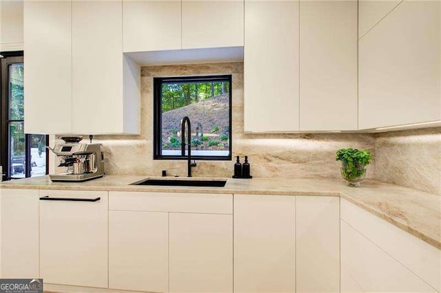 6090 River Chase Cir, Atlanta, GA 30328 - kitchen featuring light countertops, white cabinets, backsplash, and modern cabinets