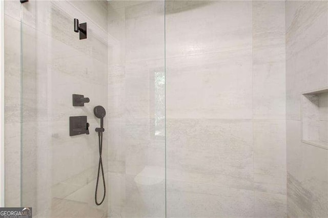 6090 River Chase Cir, Atlanta, GA 30328 - full bathroom featuring tiled shower