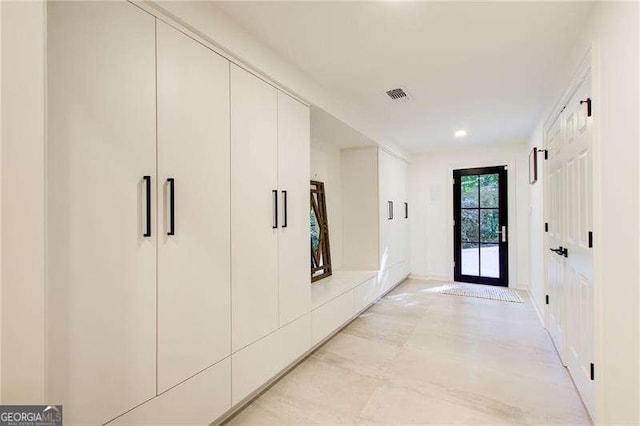 6090 River Chase Cir, Atlanta, GA 30328 - view of hallway