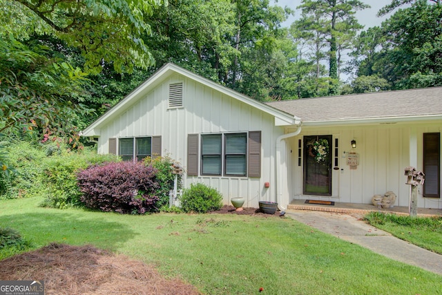 2440 Weatherford Ct, Marietta, GA 30068 - ranch-style home with board and batten siding, a front yard, a shingled roof, and covered porch