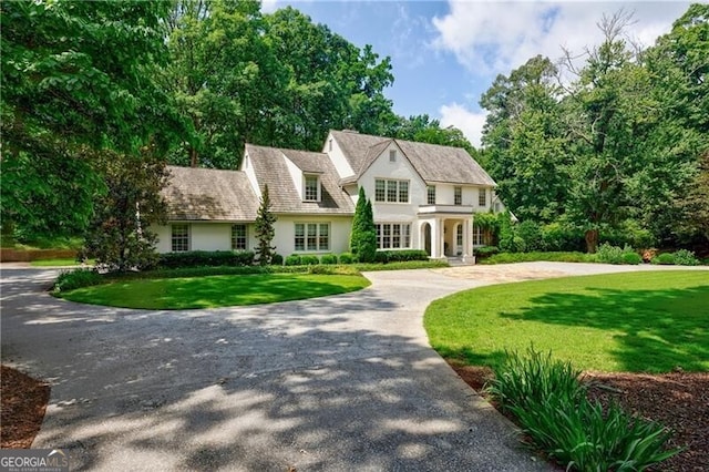 510 Heards Ferry Rd, Atlanta, GA 30328 - view of front facade featuring curved driveway, a front lawn, and stucco siding