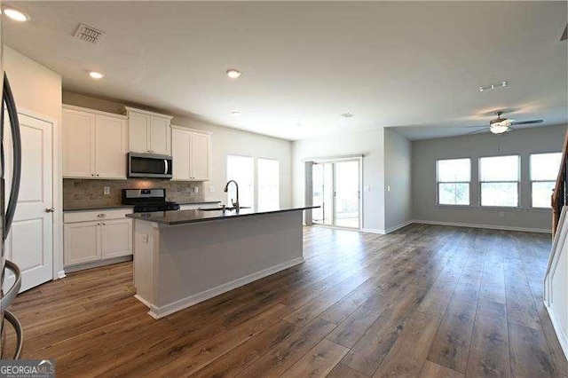 1057 Towne Mill Xing, Canton, GA 30114 - kitchen with stainless steel appliances, dark countertops, plenty of natural light, a ceiling fan, and recessed lighting