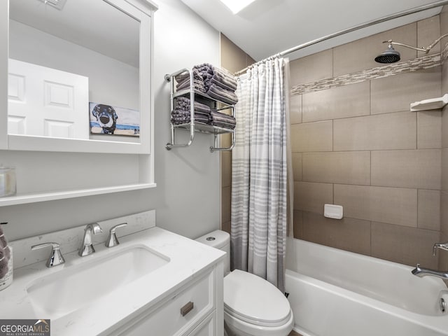 302 Thornhill Cir, Jefferson, GA 30549 - bathroom featuring shower / bath combo and vanity