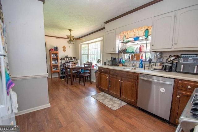 128 Robinhood Dr, Newnan, GA 30263 - kitchen featuring dishwasher, crown molding, light countertops, light wood-type flooring, and a ceiling fan