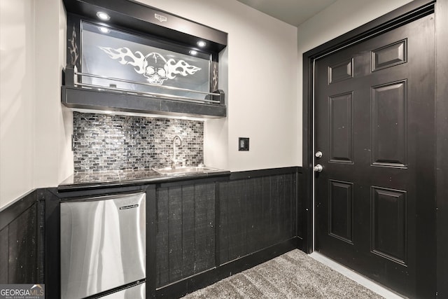 1065 Beacon Hill Xing, Alpharetta, GA 30005 - indoor wet bar with backsplash and fridge