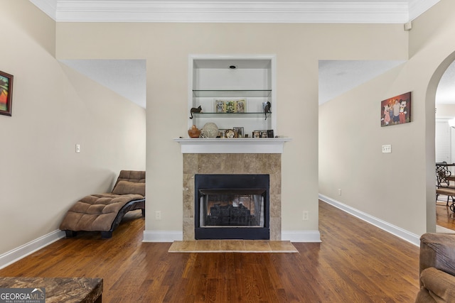 408 Dixieland Dr, Byron, GA 31008 - living area featuring arched walkways, ornamental molding, wood finished floors, a fireplace, and built in features
