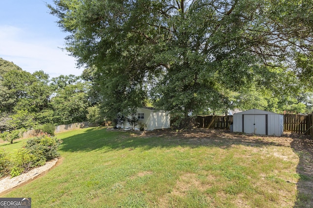 408 Dixieland Dr, Byron, GA 31008 - fenced backyard with a storage unit