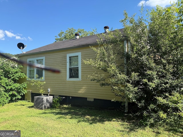 105 E Juniper Way SE, Rome, GA 30161 - view of side of home featuring a lawn and crawl space