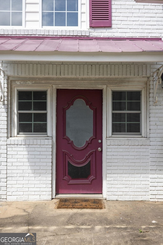 204 S Jefferson Ave, Eatonton, GA 31024 - entrance to property featuring brick siding