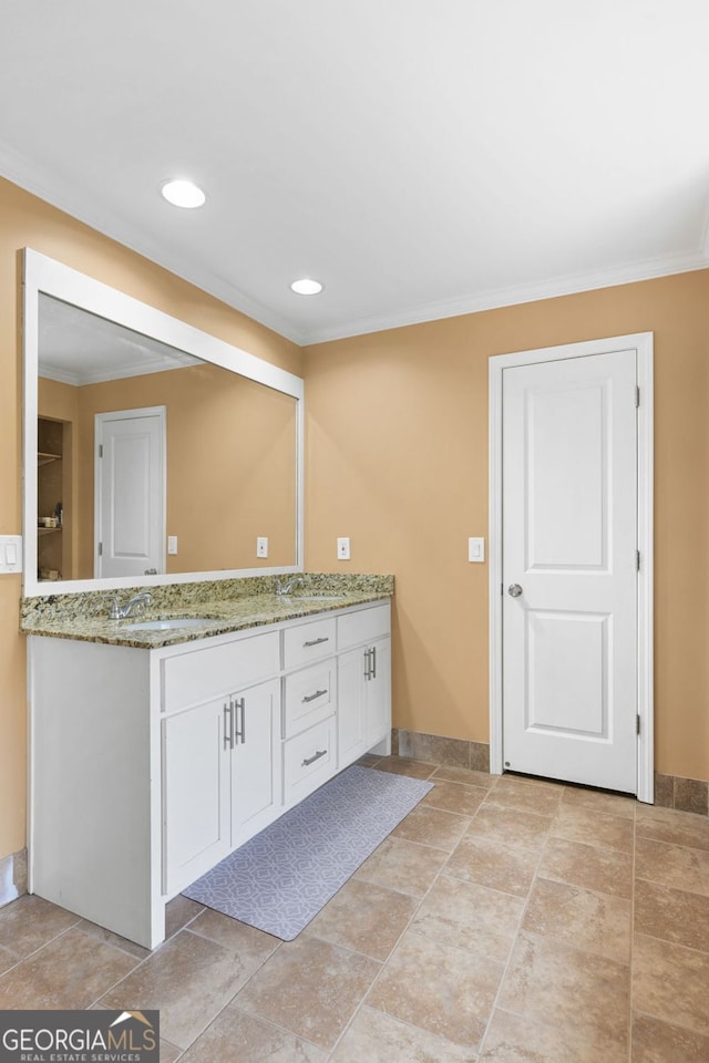 2670 Trotters Pointe Dr, Snellville, GA 30039 - full bath featuring double vanity and ornamental molding