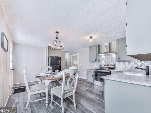 79 Hillside St, Nelson, GA 30151 - dining space with wood finished floors, a textured ceiling, a chandelier, and ornamental molding