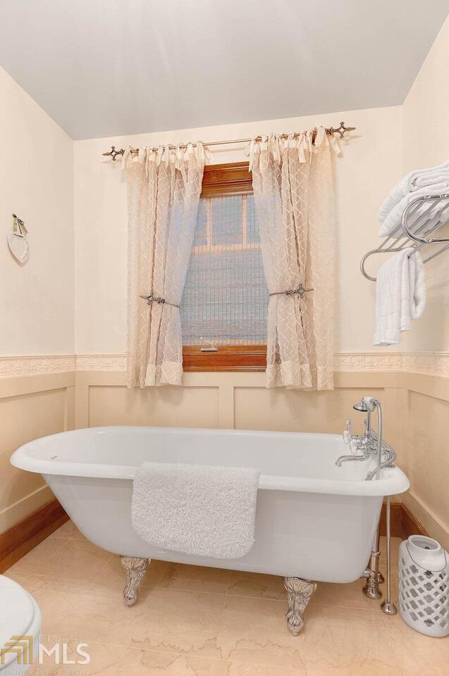 685 N Mcdonough Rd Unit 48.26/-, Acres, Griffin, GA 30223 - full bathroom with a decorative wall, a wainscoted wall, and a soaking tub