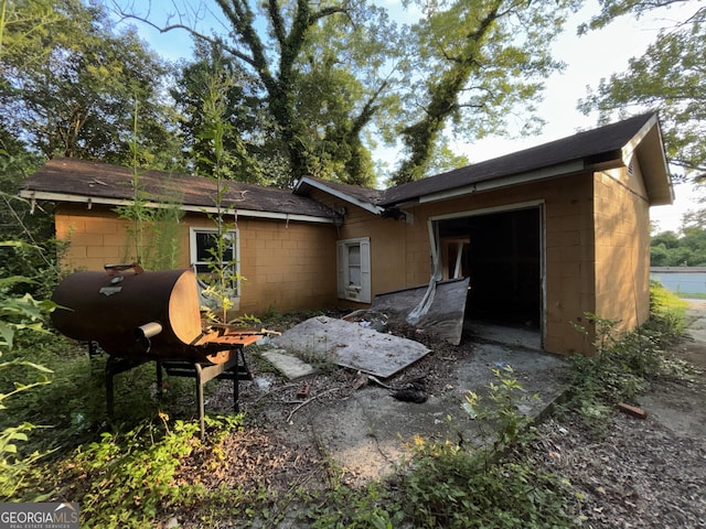 310 Edwards Ave, Macon, GA 31204 - rear view of house with concrete block siding and a shingled roof