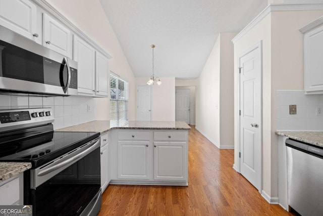 3076 Harris Mill Ct, Duluth, GA 30096 - kitchen with appliances with stainless steel finishes, a chandelier, white cabinetry, light wood-type flooring, and lofted ceiling