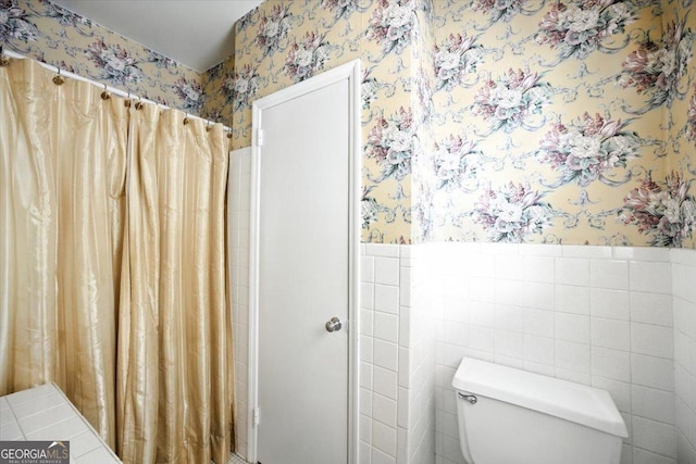 3579 Overlook Ave, Macon, GA 31204 - bathroom featuring wallpapered walls, a wainscoted wall, and curtained shower
