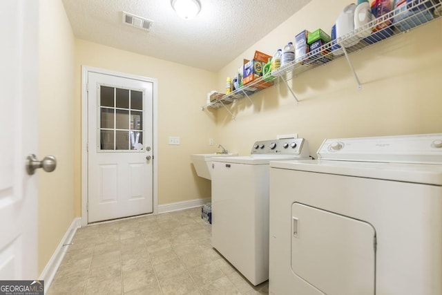 112 Huntwood Ln, Kathleen, GA 31047 - laundry room featuring washing machine and dryer and a textured ceiling