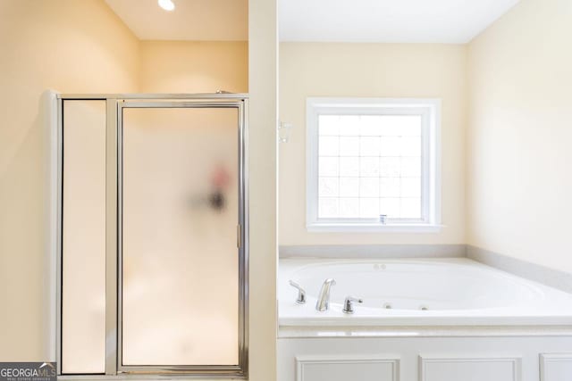 112 Huntwood Ln, Kathleen, GA 31047 - full bath with a stall shower and a tub with jets