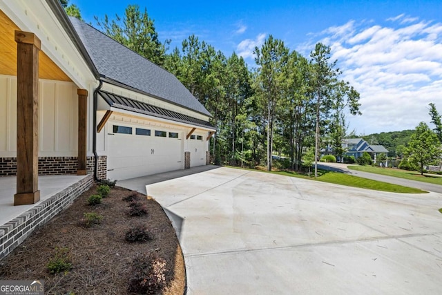 1131 Glen Eagle Dr, Greensboro, GA 30642 - garage with concrete driveway
