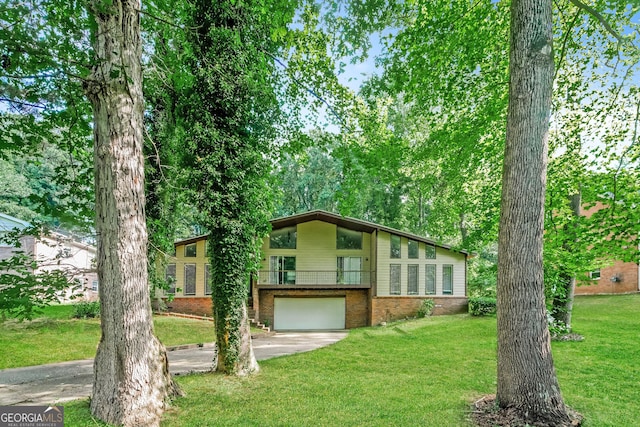 6290 Shallowford Way, Douglasville, GA 30135 - mid-century inspired home with brick siding, concrete driveway, a garage, and a front yard