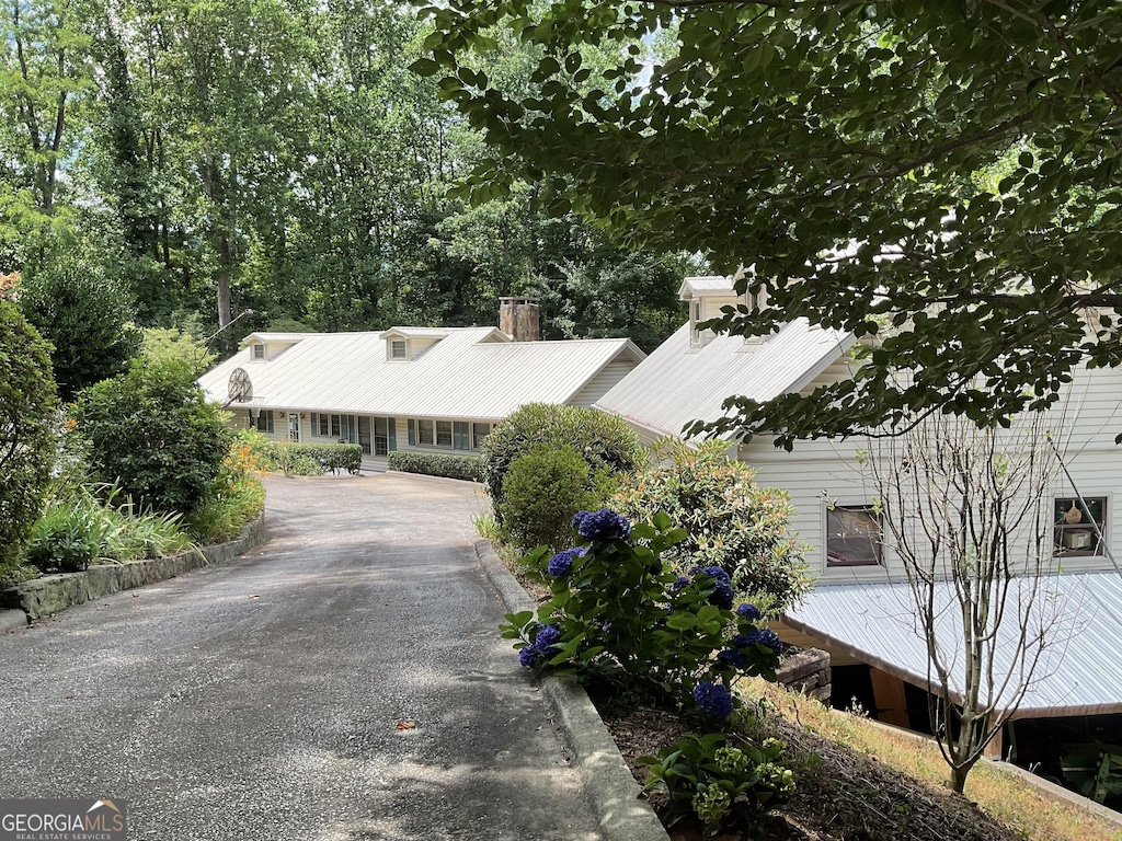 866 Yunai Cir, Clayton, GA 30525 - view of front facade featuring driveway and a chimney