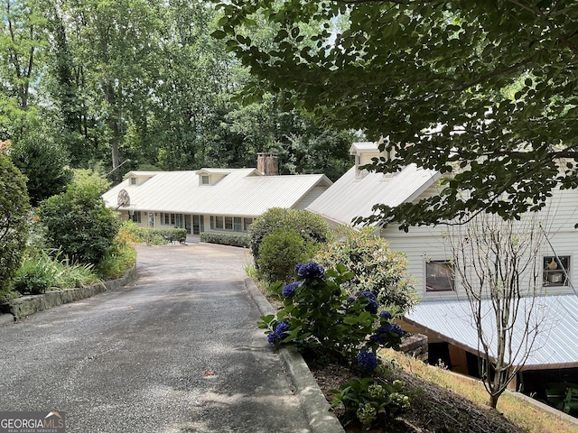 866 Yunai Cir, Clayton, GA 30525 - view of front facade featuring driveway and a chimney