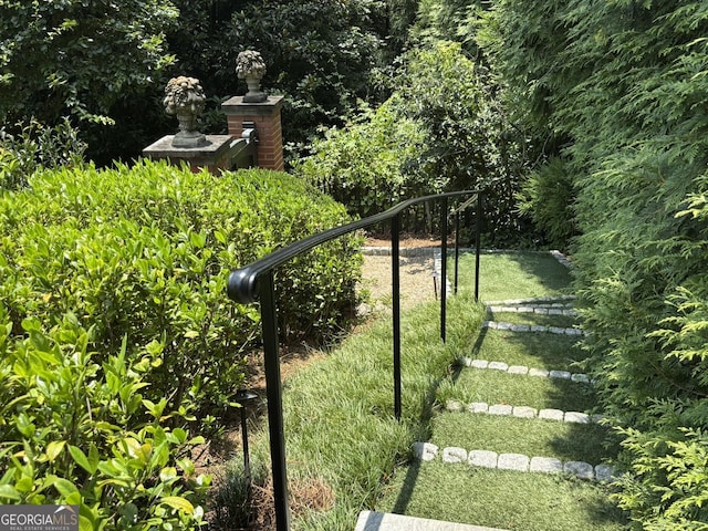 320 E 3rd Ave, Rome, GA 30161 - gate with a lawn