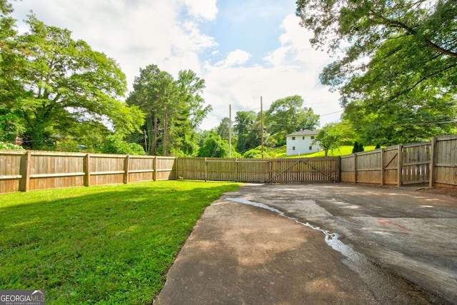 2200 Glendale Dr, Atlanta, GA 30032 - fenced yard with a gate