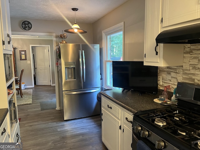 2203 Honeybee Creek Dr, Griffin, GA 30224 - kitchen with stainless steel appliances, white cabinetry, under cabinet range hood, dark wood-type flooring, and a textured ceiling