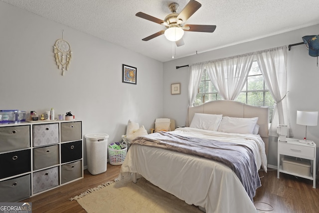631 Valleybrook Rd, Savannah, GA 31419 - bedroom featuring wood finished floors, a textured ceiling, and a ceiling fan