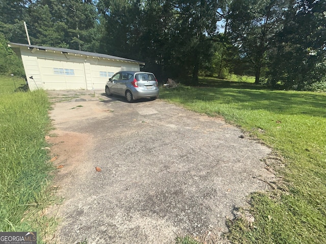1551 Vaughn Rd, Griffin, GA 30223 - view of asphalt driveway