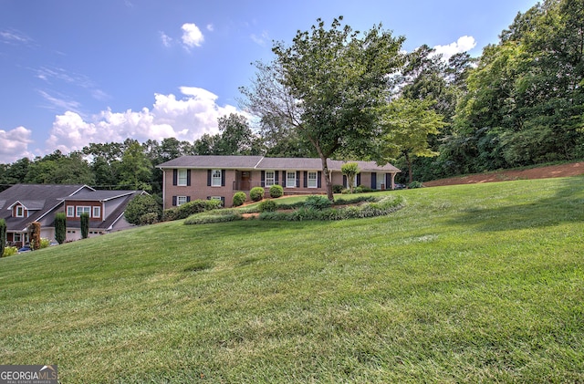 198 Hillcrest Dr, Calhoun, GA 30701 - ranch-style house featuring a front lawn