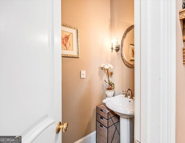 311 N Rivoli Farms Dr, Macon, GA 31210 - bathroom with baseboards