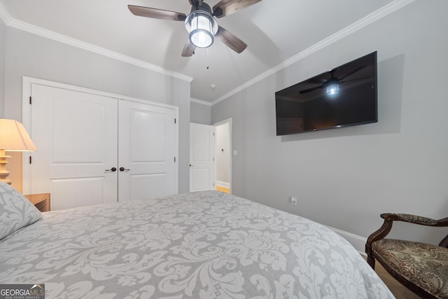 896 Bobby Jones Dr, Dublin, GA 31021 - bedroom with a closet, crown molding, and a ceiling fan