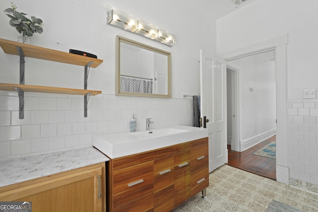 303 W 39th St, Savannah, GA 31405 - bathroom with vanity