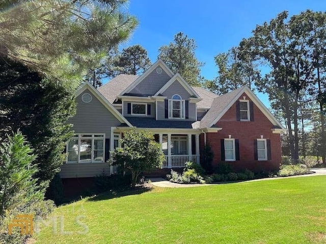 craftsman house with a front lawn