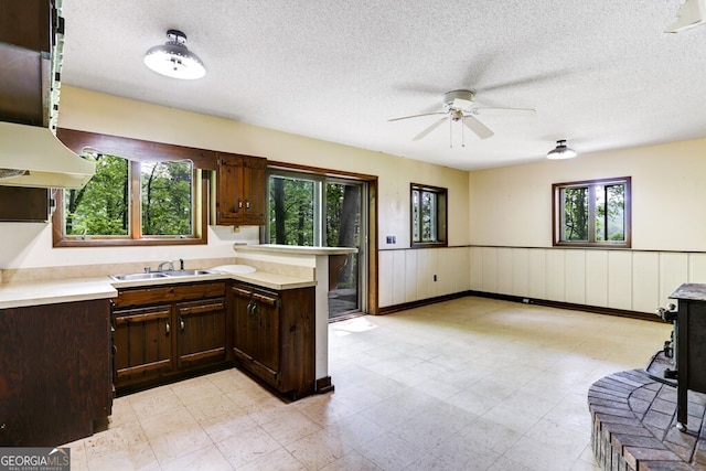 bedroom featuring carpet flooring, ceiling fan, and a textured ceiling