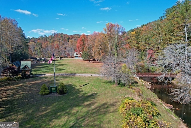 view of yard featuring an outdoor structure and a water view