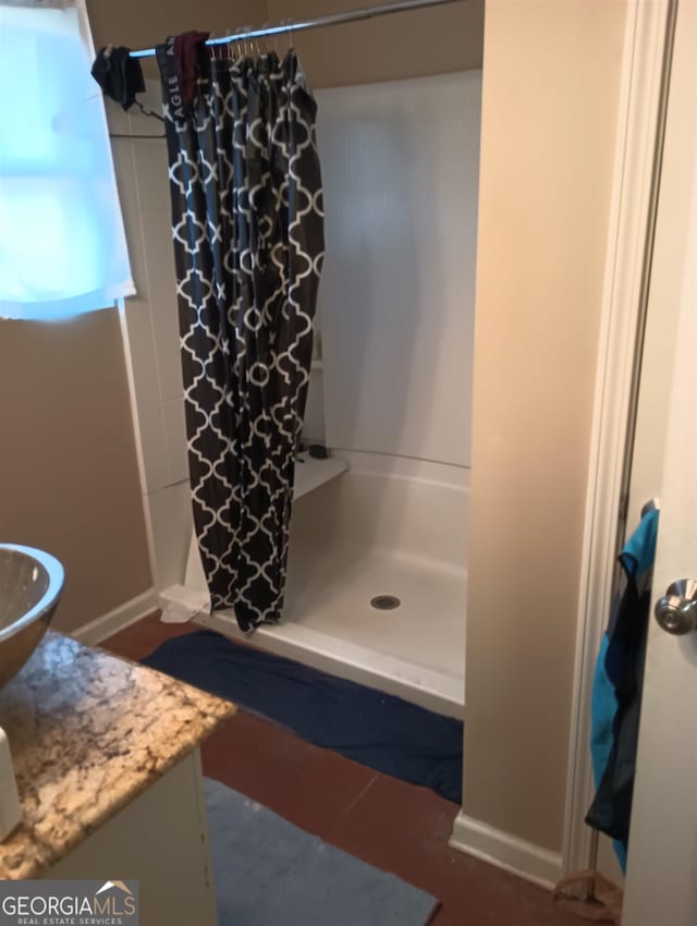 bathroom with a shower with curtain and vanity