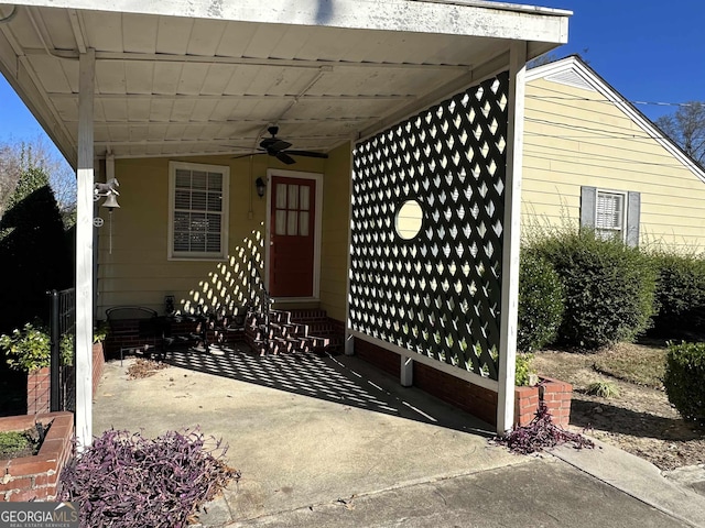 property entrance featuring a ceiling fan