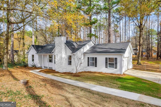 ranch-style house with a front yard