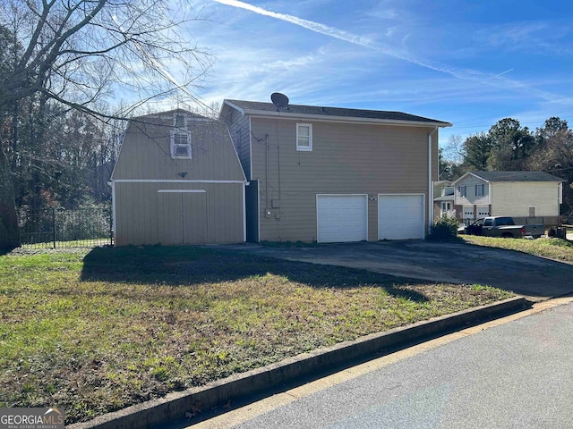 view of front of home with a garage and a front yard