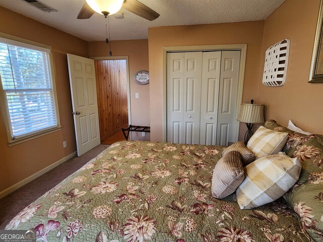 bedroom featuring carpet, a closet, ceiling fan, and a textured ceiling