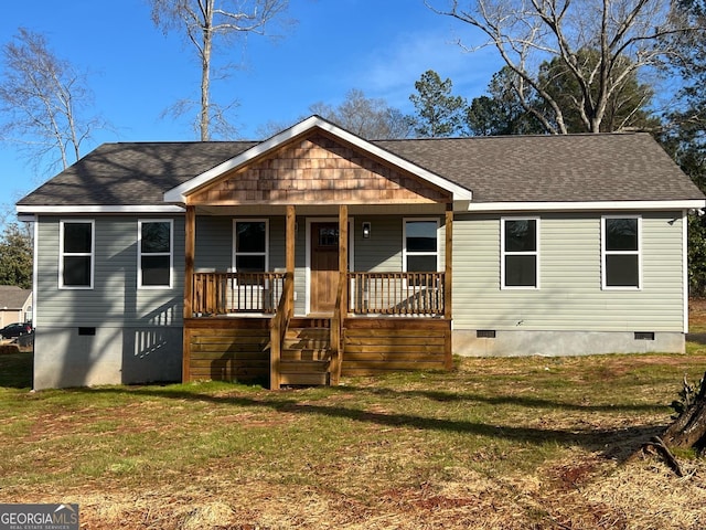 view of front of home with covered porch and a front lawn