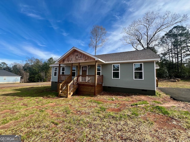 view of front of property with a front yard